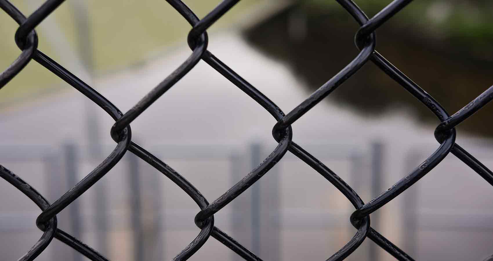 Chain Link Fencing - Professional roofing service